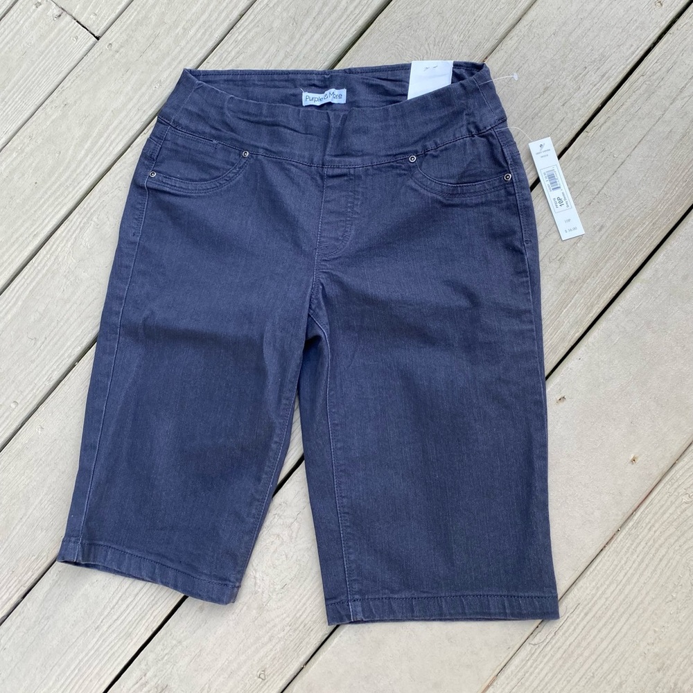 NWT Purple & More - Woman’s blue denim stretch slip on Bermuda shorts, Size: 10P